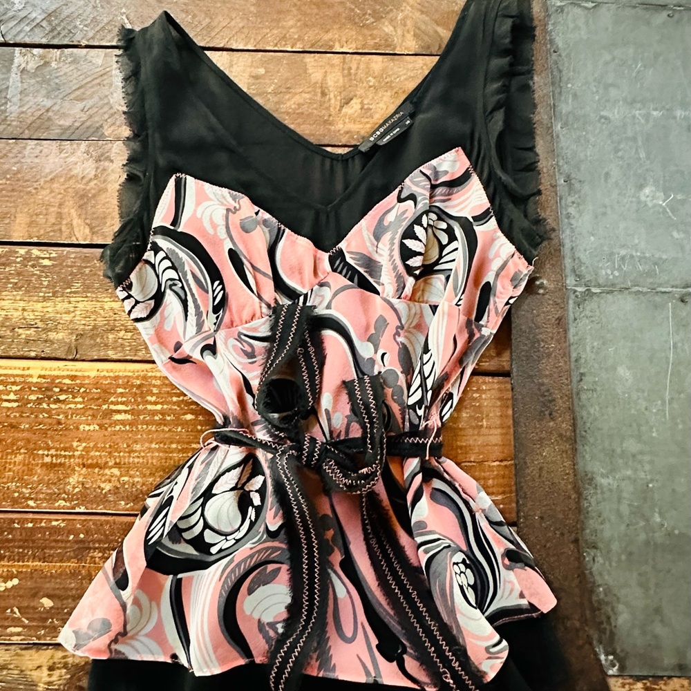 Women’s BCBGmaxazria XS silk tank with tie.